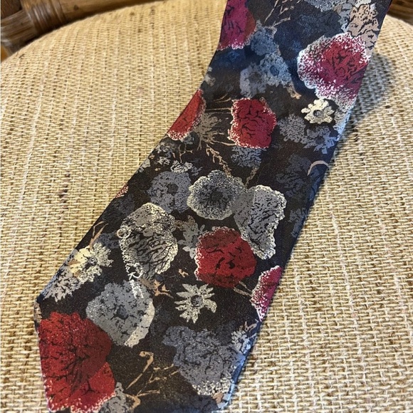 Oscar de la Renta Floral Patterned Tie - Picture 1 of 9